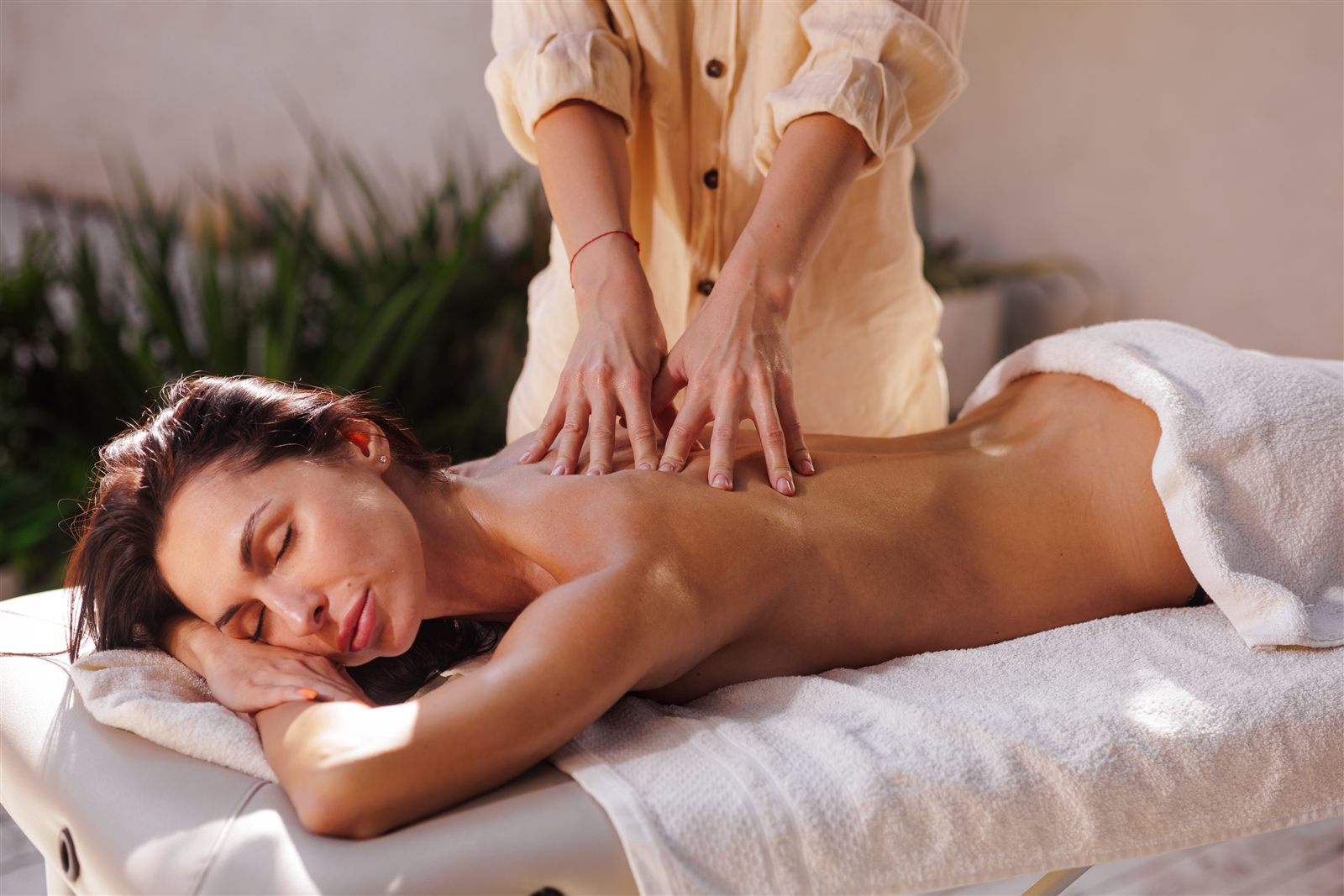 Licensed therapist performing deep tissue massage at Humble Chiropractic Fort Myers